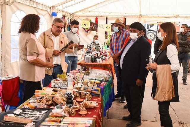 Raúl inauguró un SUM y visitó la Feria de la Puna en Antofagasta de la Sierra