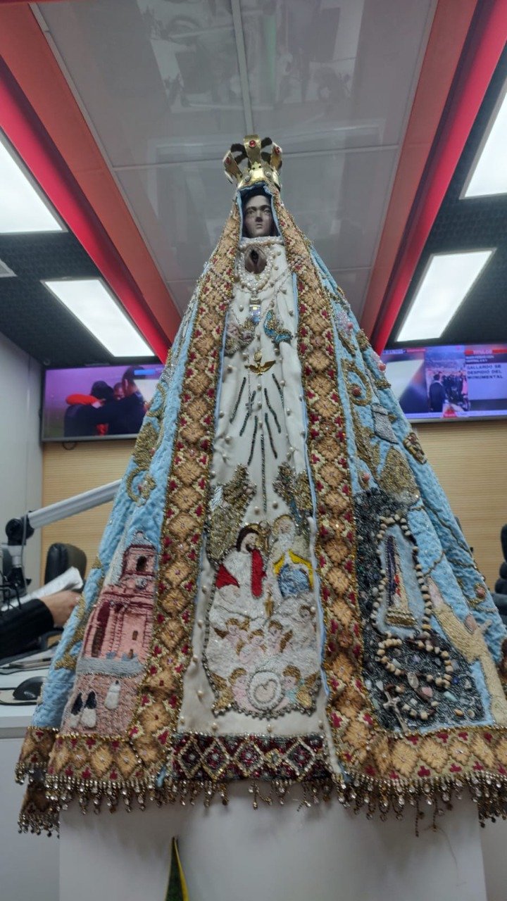 La imagen peregrina de la Virgen inició sus  visitas preparando las fiestas de diciembre