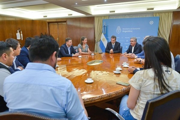 Raúl se reunió con el ministro Sergio Massa y el secretario Jorge Neme