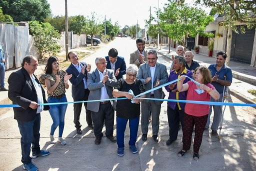 Raúl inauguró asfaltado en Recreo y anunció más inversiones para urbanización