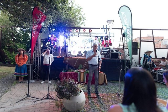 Albahaca, harina y folklore en el lanzamiento de “Chayas pa´l carnaval”