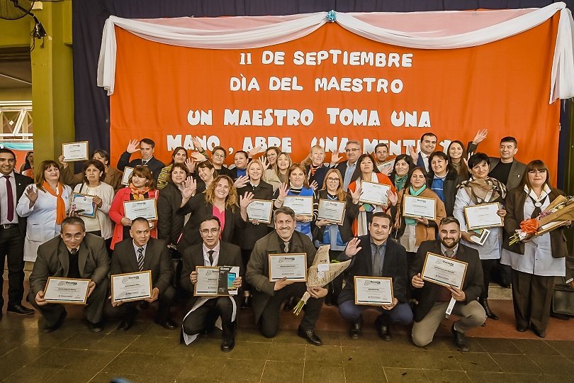 El Gobernador participó de los reconocimientos a docentes con el Premio “Luisa María Sesín”